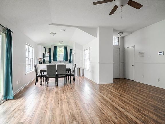3rd image of 3427 Timber Ridge Ct