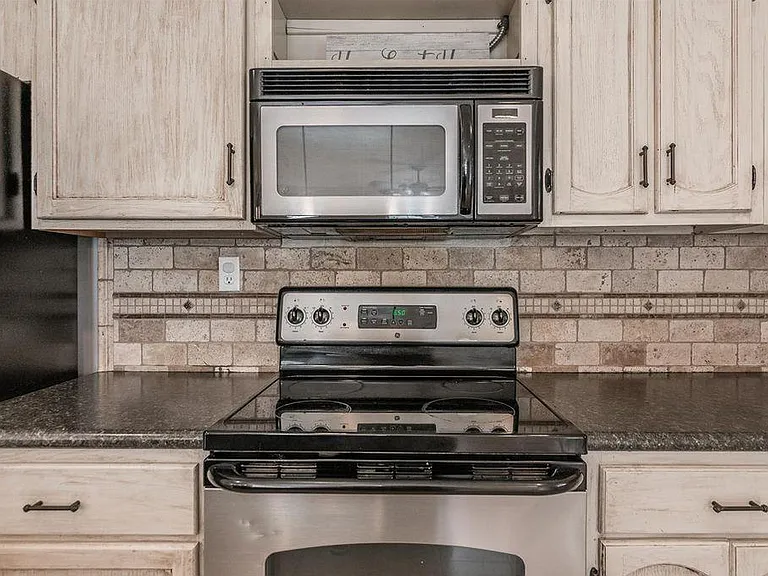 941 Belvedere Dr — Photo 24