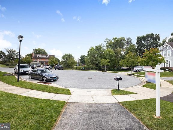 4th image of 110 Newmarket Ct