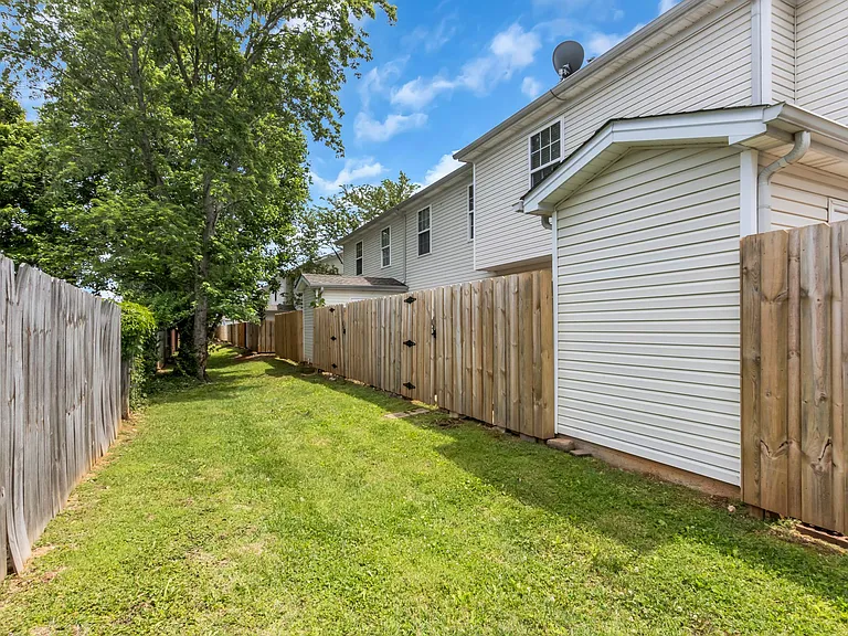 414 Arapaho Dr — Photo 24