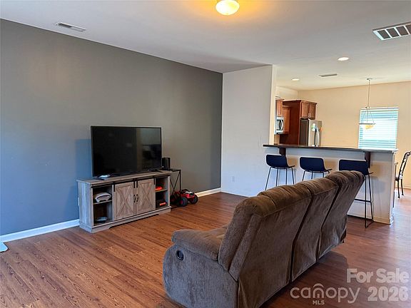 4th image of 739 Mountain Quail Dr