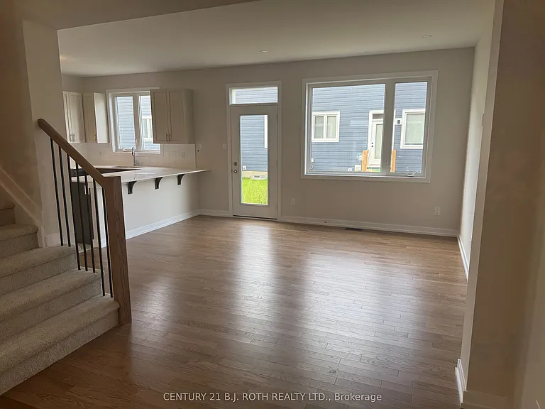 944 Seagrave Ln — Photo 8