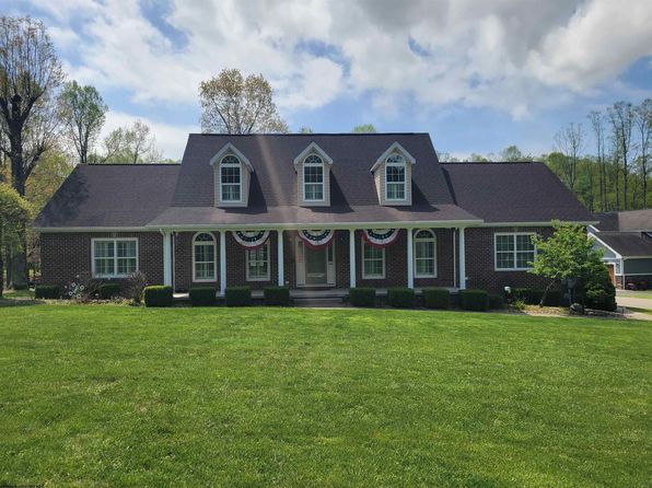 264 Riverdale Dr, Shinnston, WV 26431