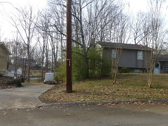 3rd image of 1601 Southshire Ln