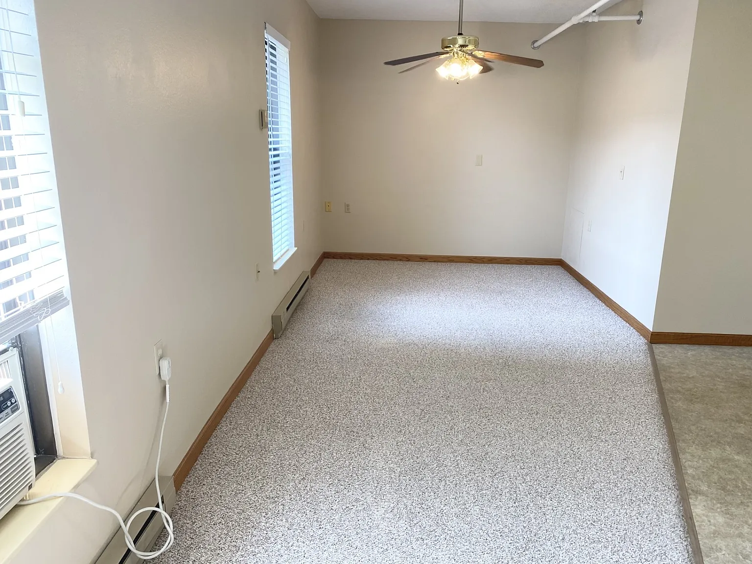 1 bed, 1.5 bath, 600 sqft, $900 — Photo 3