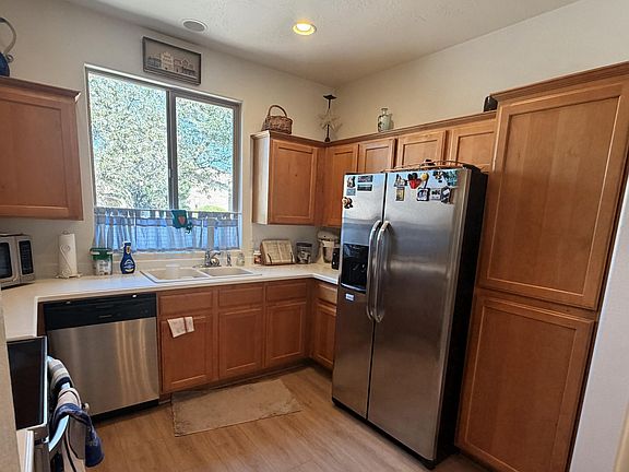 3rd image of 912 N Echo Ln