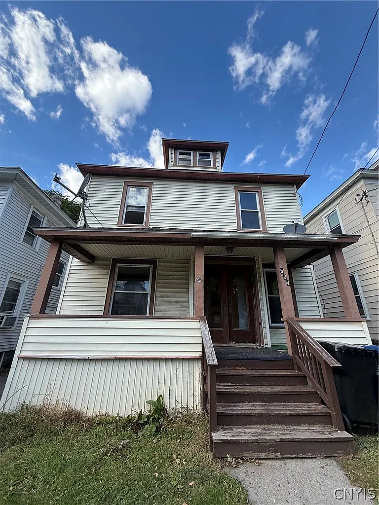 4 bed, 1.0 bath, 1378 sqft, $2,500 — Photo 1