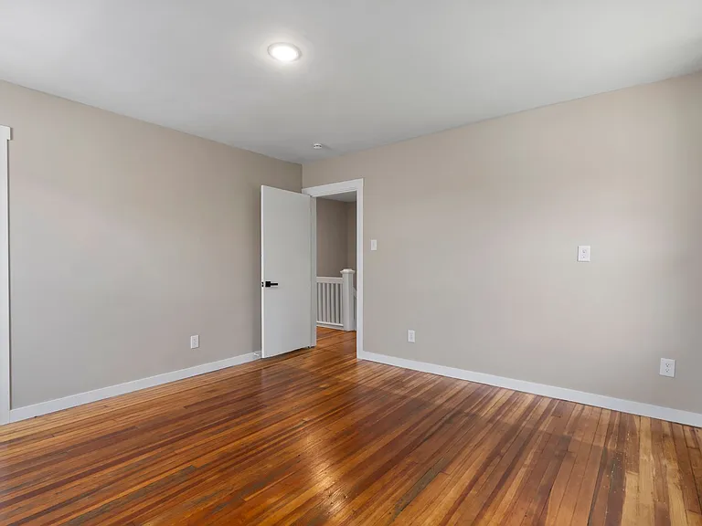350 Ridgewood Ave — Photo 16