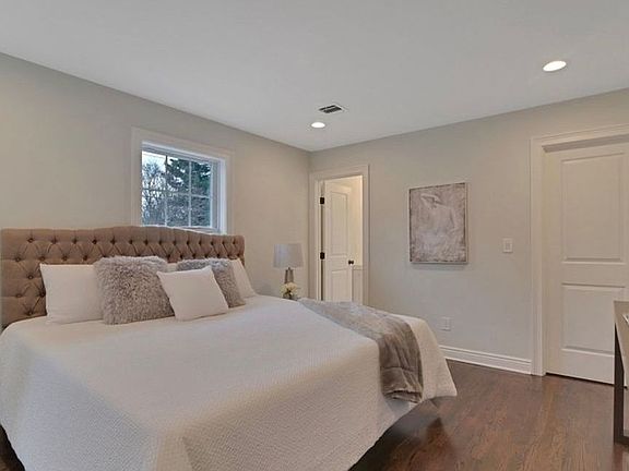 4th image of 14 Overlook Ave