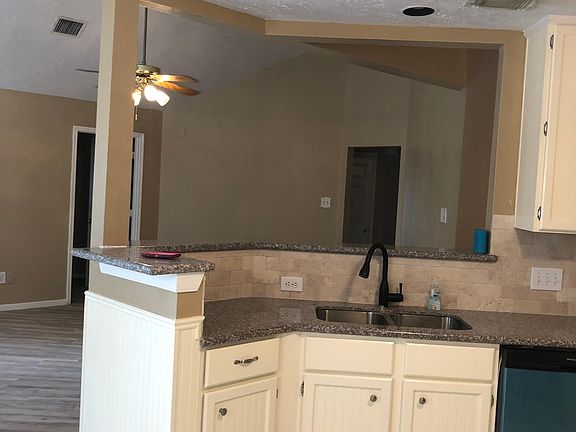 3rd image of 2738 W Oaks Blvd