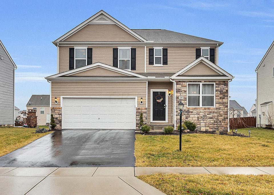 1st image of 207 Glen Crossing Dr