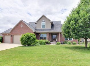 4013 Rockledge Rd, Bloomington, IL 61705