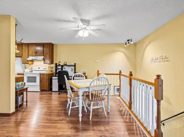 8659 Maplebrook Pkwy N, Brooklyn Park, MN 55445