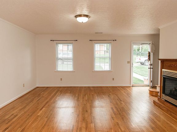4th image of 50 Justin Ln