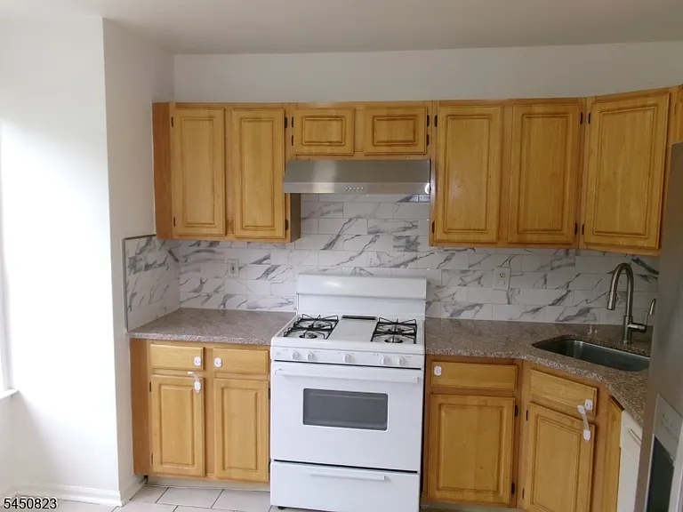 31 Victoria Dr — Photo 8