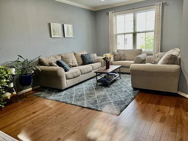 3 bed, 3.5 bath, 3100 sqft, $3,950 — Photo 3