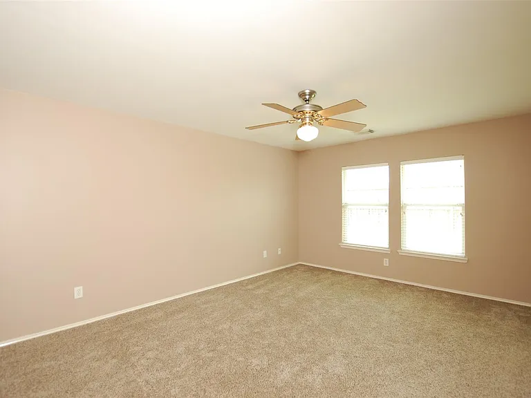 4711 Buescher Ct — Photo 9