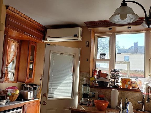3rd image of 9568 115th St