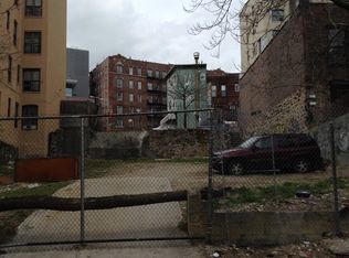 300 Coles Ln, Bronx, NY 10458