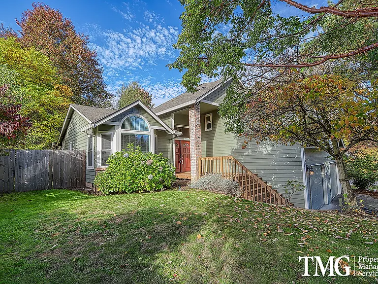 11004 NE Sherwood Dr — Photo 1