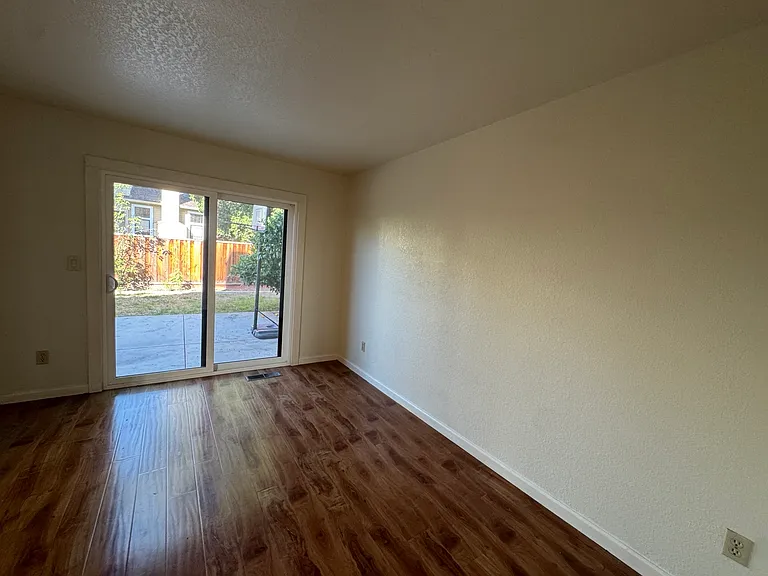 1870 Wembley Ct — Photo 12