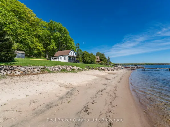 437 Champlain Rd, Penetanguishene, ON L9M 1S5