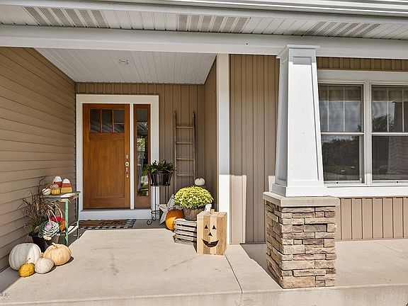4th image of 6945 Esker Dr