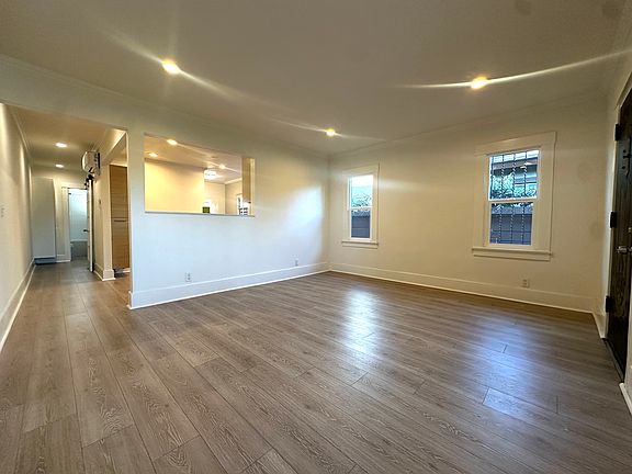 Living room/dining room