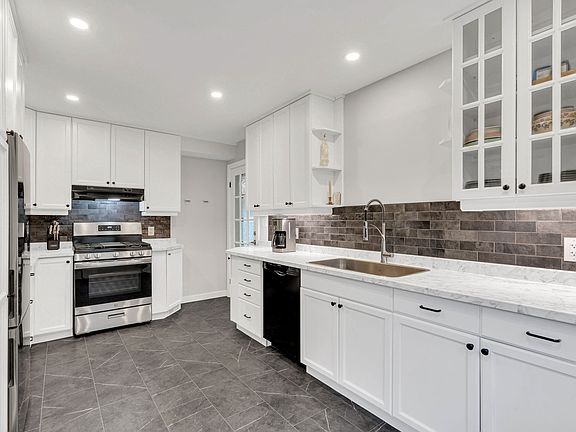 3rd image of 345 Cunningham Ave #1