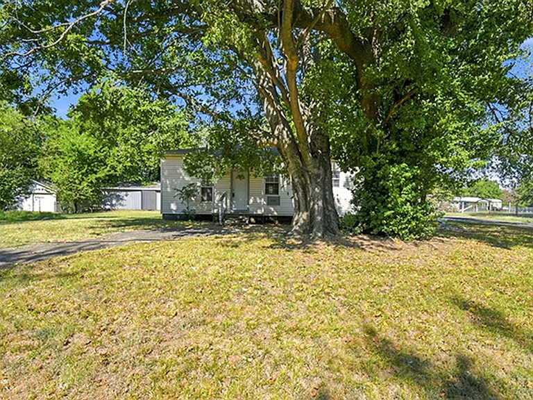 707 N Gertrude Ave — Photo 2