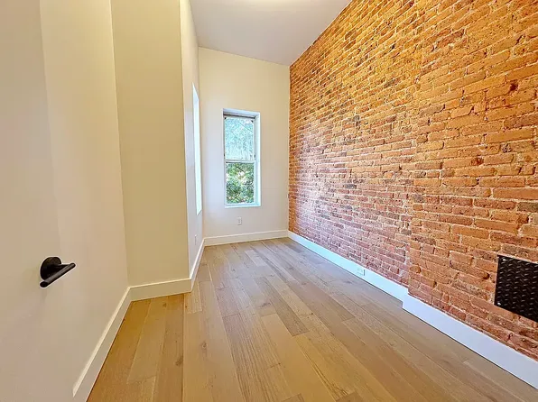 1853 Cornelia Street image 8 of 15