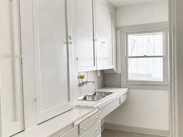 340 W Chevy Chase Dr #340 — Photo 13