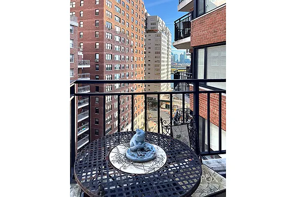 Sold by Fox Residential Group | media 18