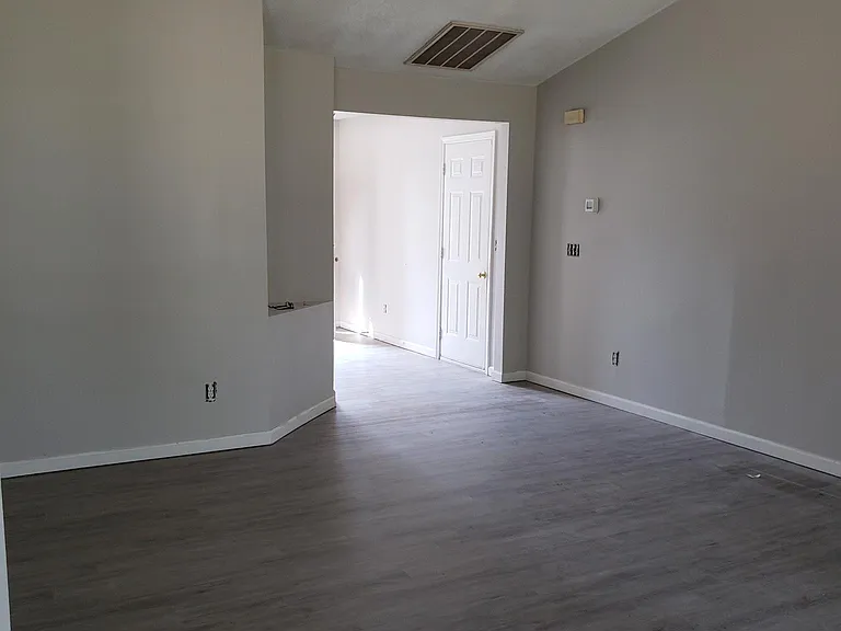410 Sapphire Dr — Photo 13