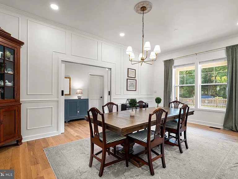 2854 Fairmont St — Photo 11
