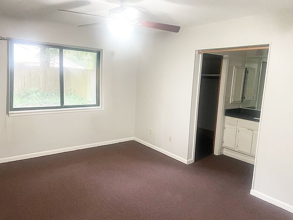 3rd image of 203 Longleaf Ct