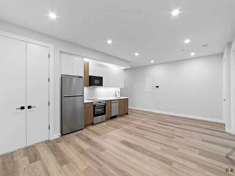2913 Snyder Ave #4G — Photo 4