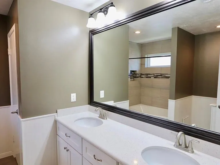 15815 Pilgrim Hall Dr — Photo 7