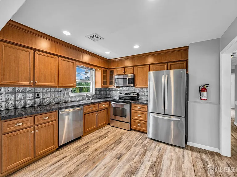 132 Somerset Ave — Photo 8