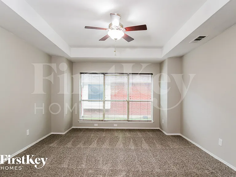 1233 Logan Dr — Photo 10