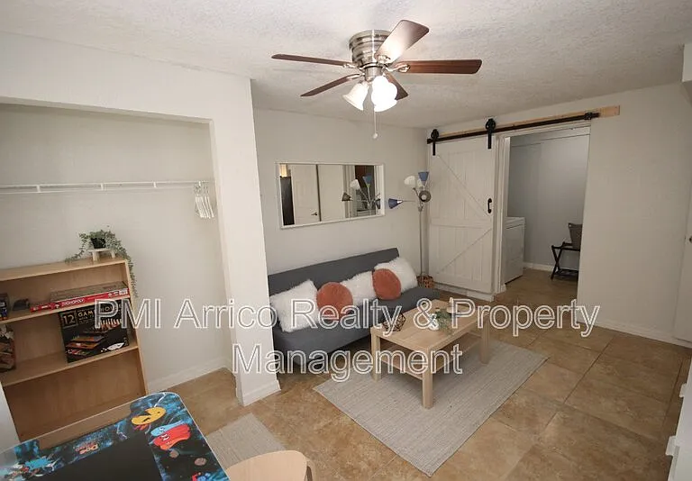 1918 W Walnut St — Photo 7