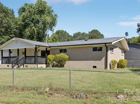 1024 Old Mountain View Rd, Mount Holly, NC 28120