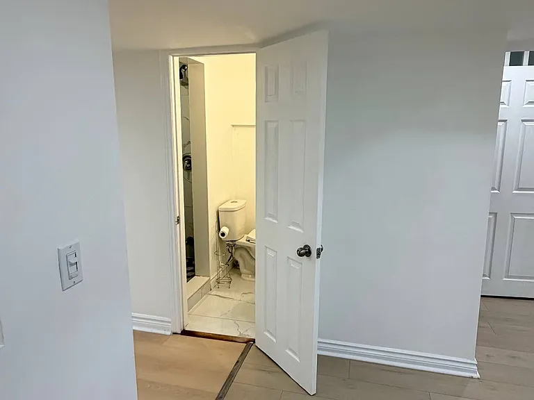 328 Woodspring Ave #BASEMENT — Photo 16