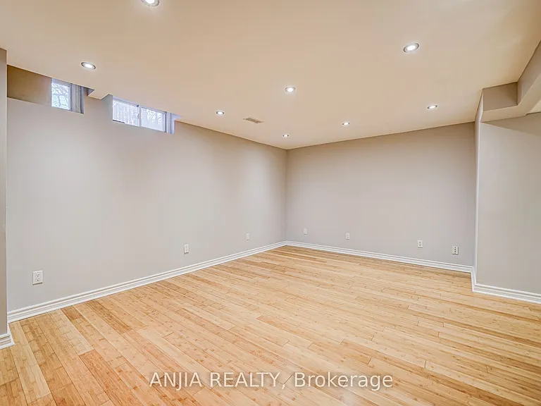 146 Billingsley Cres — Photo 36