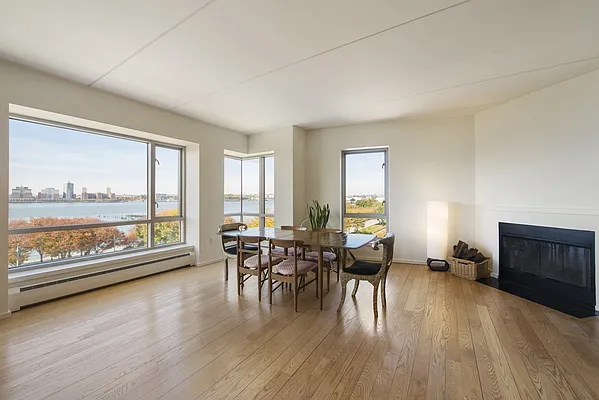 Sold by Nest Seekers International | media 17