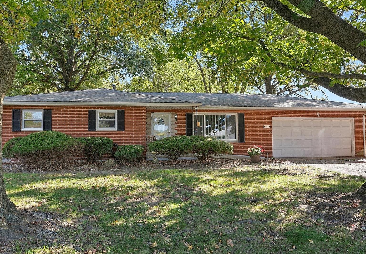 156 Hampton Dr, Glen Carbon, IL 62034 Zillow