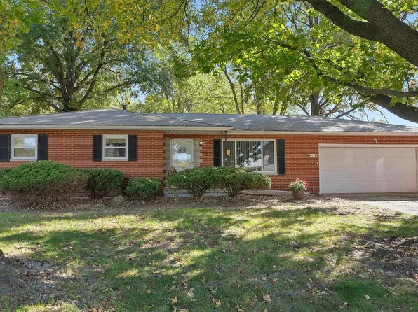 156 Hampton Dr, Glen Carbon, IL 62034