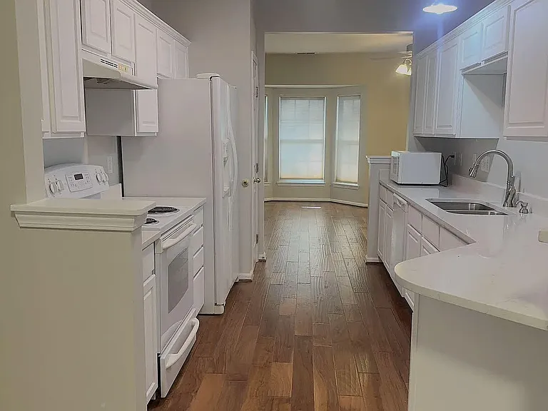 10394 Alexander Martin Ave — Photo 4