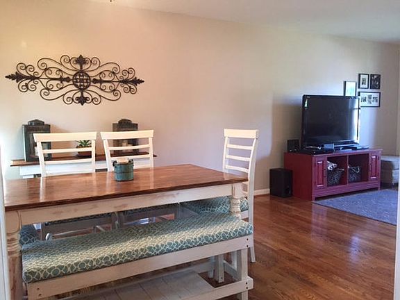 5th image of 2828 Crown Cir