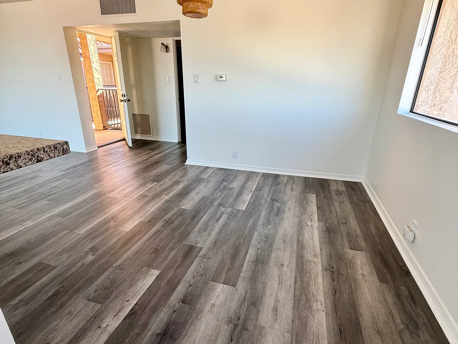 1 bed, 879 sqft, $3,700 — Photo 3